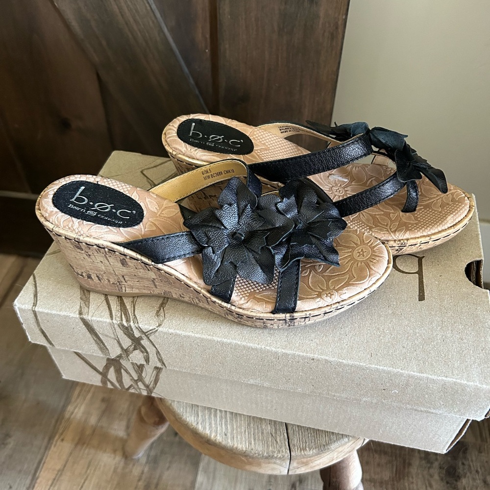 Born Jamaica wedges size 6